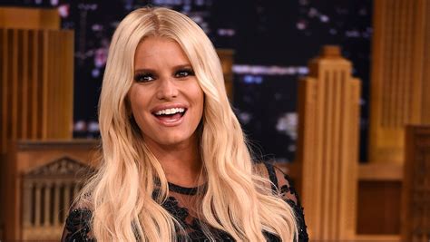 jessica simpson tits|Jessica Simpson posts topless bikini photo to celebrate 37th。